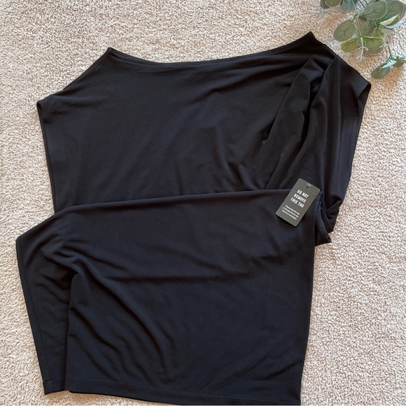 Express, off the shoulder dress, size small. - Picture 4 of 9